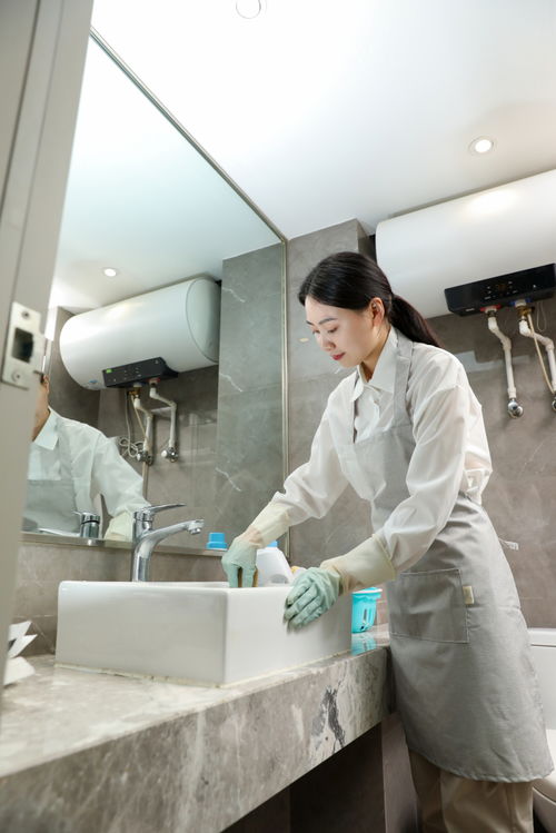 衛(wèi)生間清潔整理保潔服務女性人物攝影圖 攝影